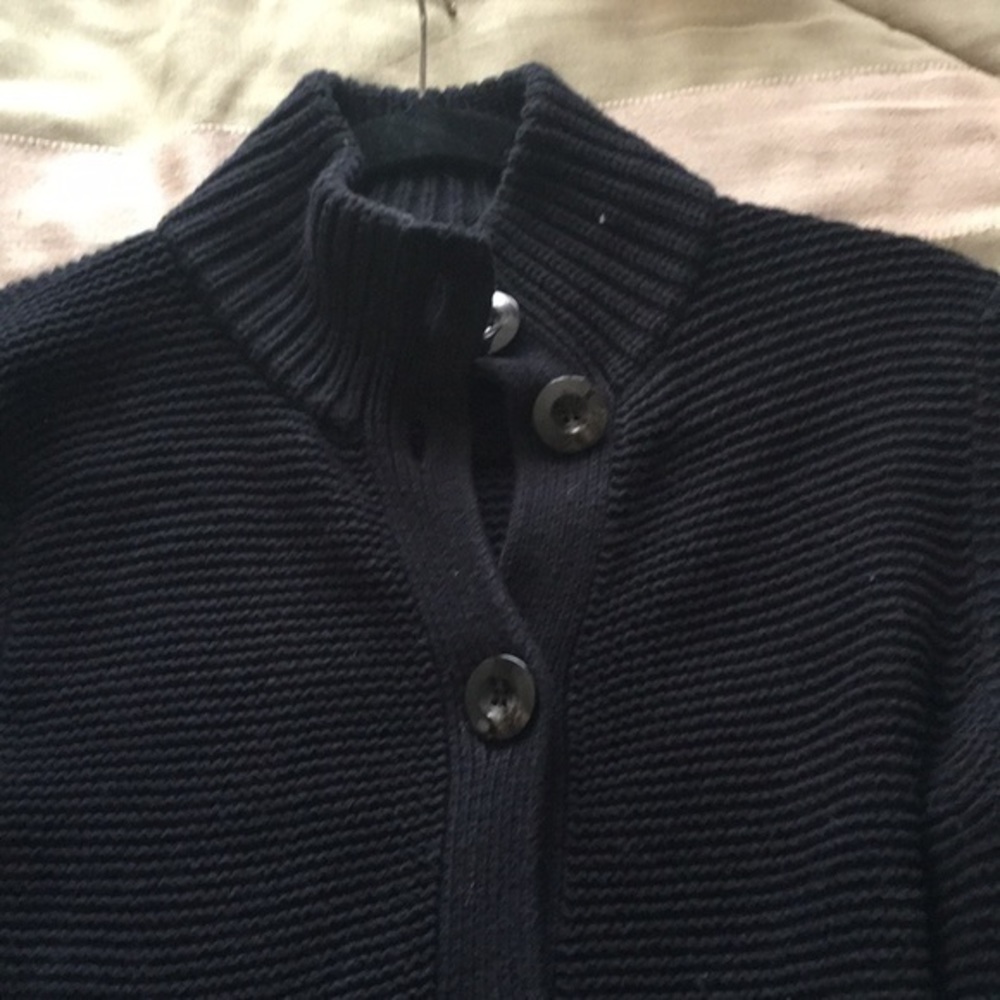 Beautiful sweater - Picture 2 of 3